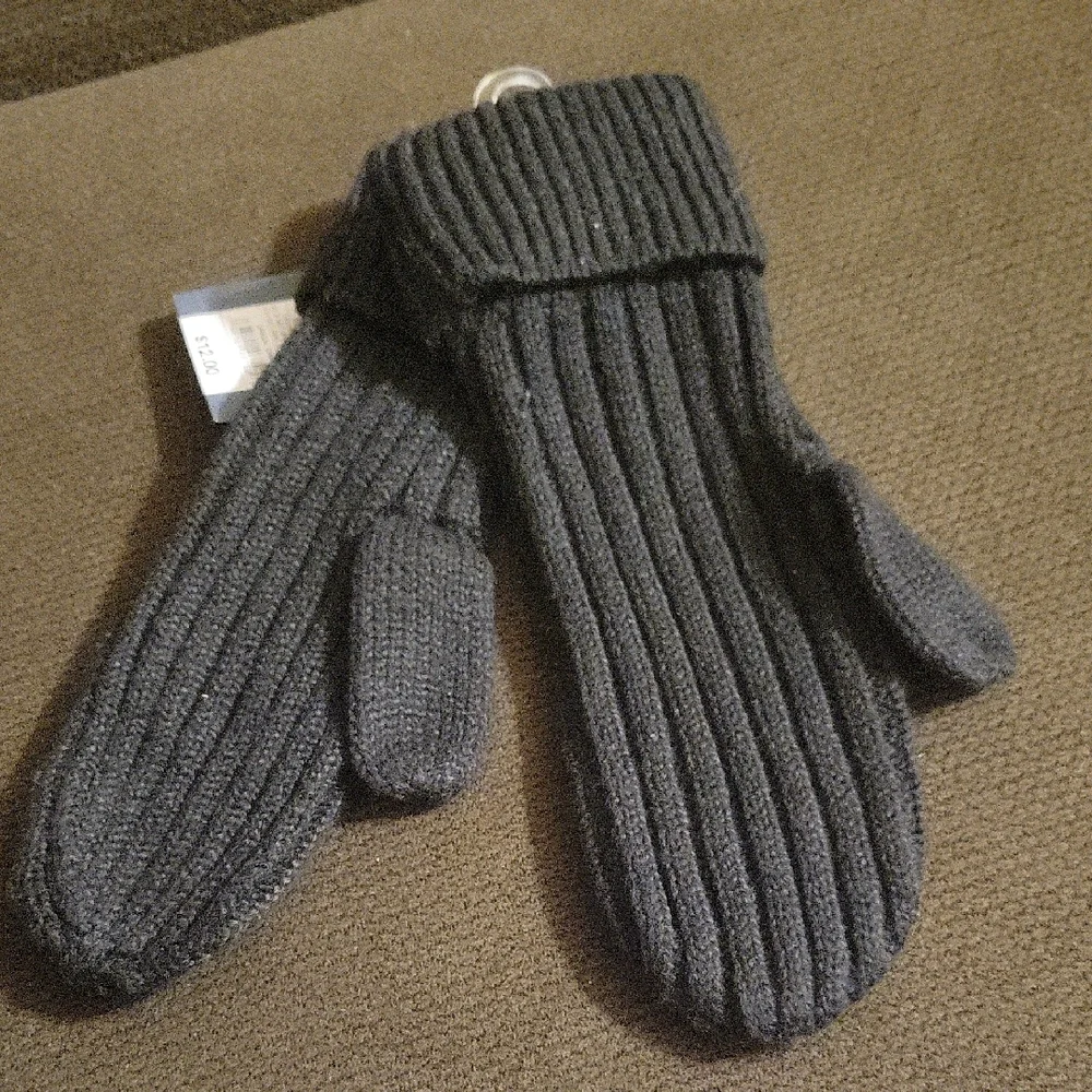 Two Pairs of Gloves Universal Thread Black Knit Gloves & Wild Fable Purple Sizes